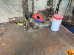 Heavy Duty Steel Work Bench with Vise