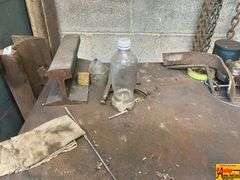 Heavy Duty Steel Work Bench with Vise
