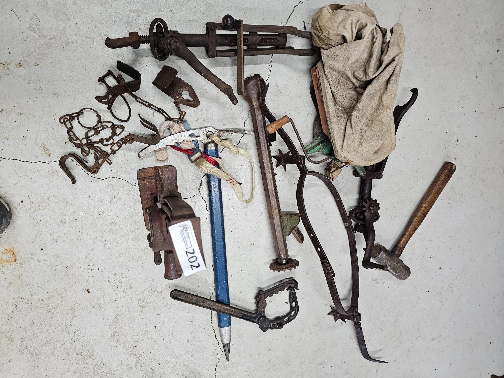 Shop Tools Plus Vintage:  Tractors, Lots Of Petroliania & Coca-Cola Signage, Radios, Game Machines, Toys & More featured photo 143