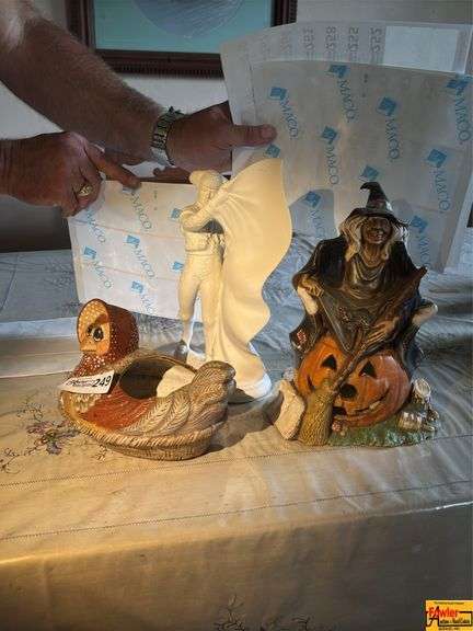 Figurines