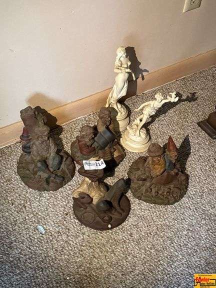 Figurines