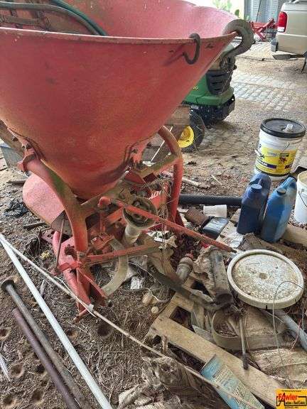 Baltic 3-Point PTO Seed/Fertilizer Spreader