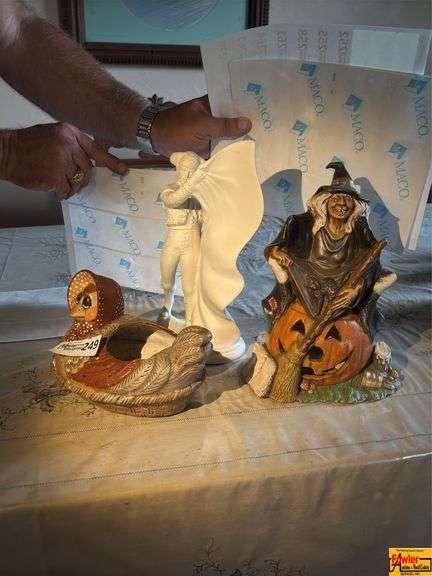 Figurines