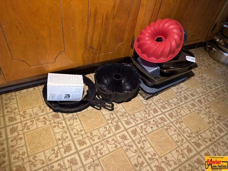 Iron Skillets & Bakeware