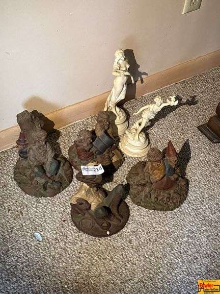 Figurines