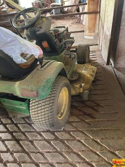 John Deere Riding Mower