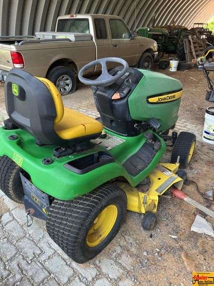 John Deere X320 Riding Mower