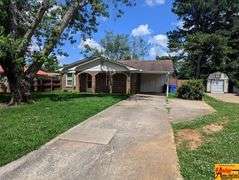 Cozy 3-Bedroom Brick Home & Lot In Convenient Location