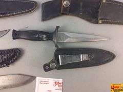 5 Knives, 4 with Sheaths