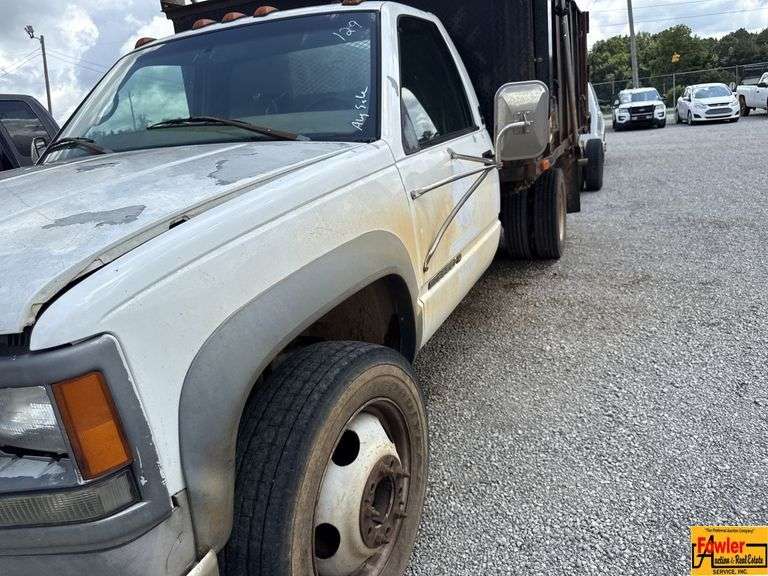 1999 GMC Sierra Classic 3500; 88,599 Miles; VIN 1GDKC34F3XF065704 (021142). See video. image