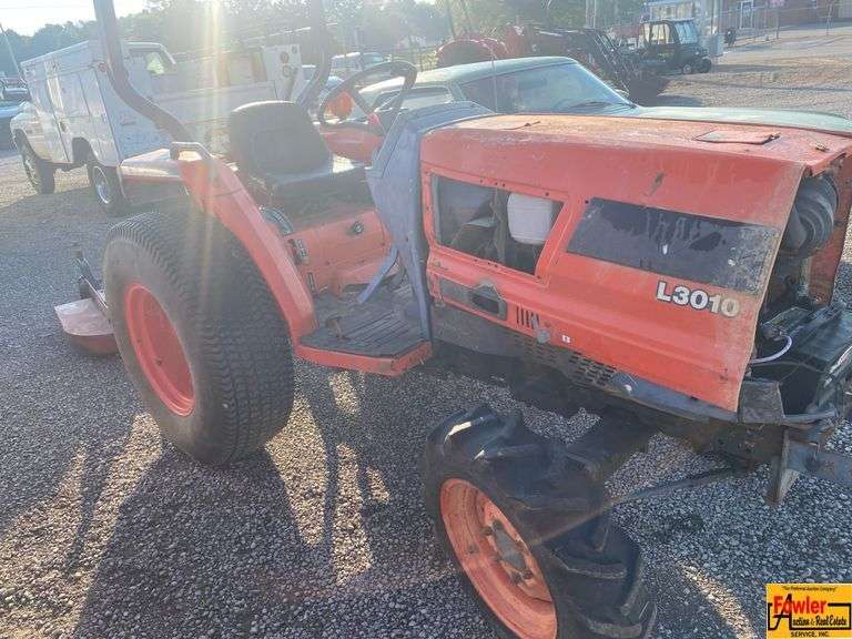 Kubota L3010 GST 4WH DR Tractor (finish mower in picture not included).  See video.