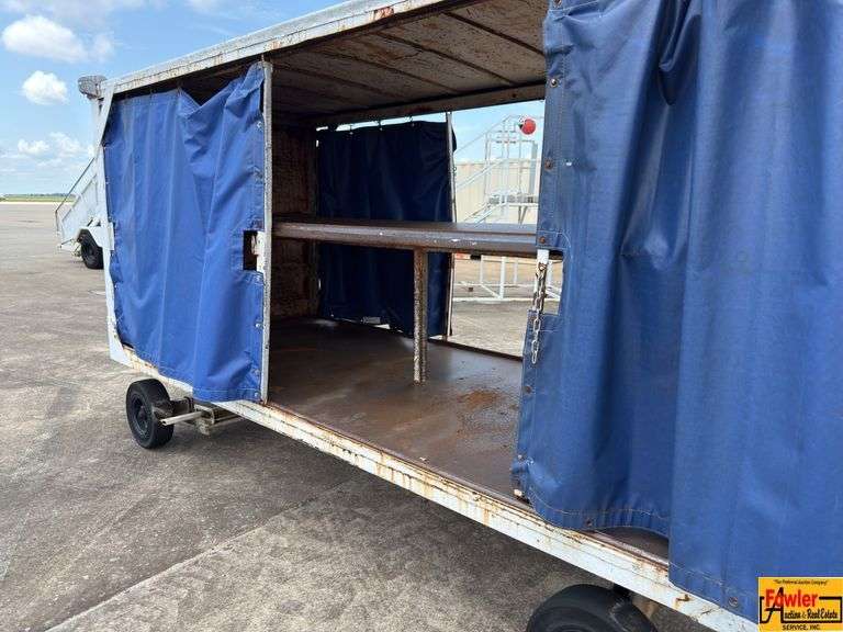 Airline Luggage Cart (view & pick up at Fowler Auction)