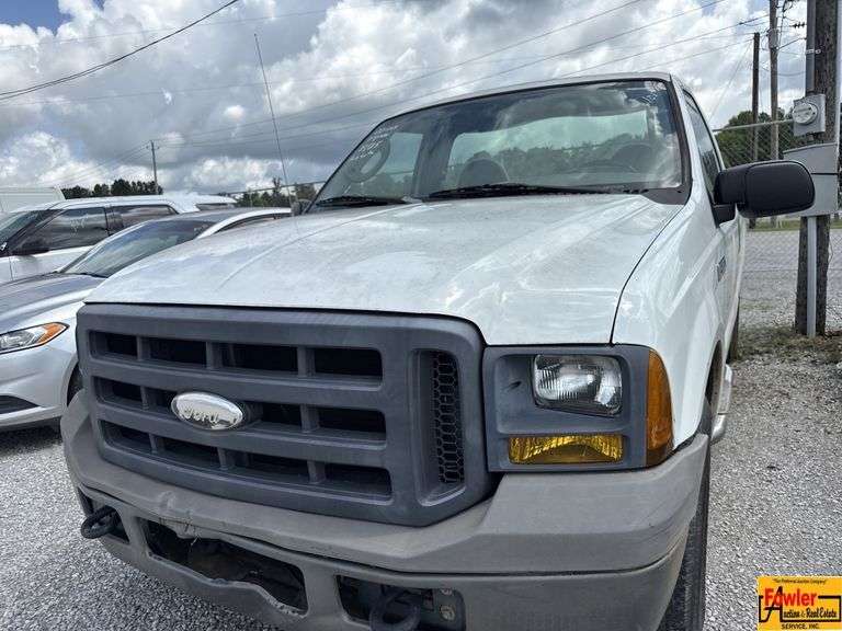 2005 Ford F-250 XL Super Duty; 131,519 Miles; VIN 1FTNF205X5EA93034 (021368). See video. image