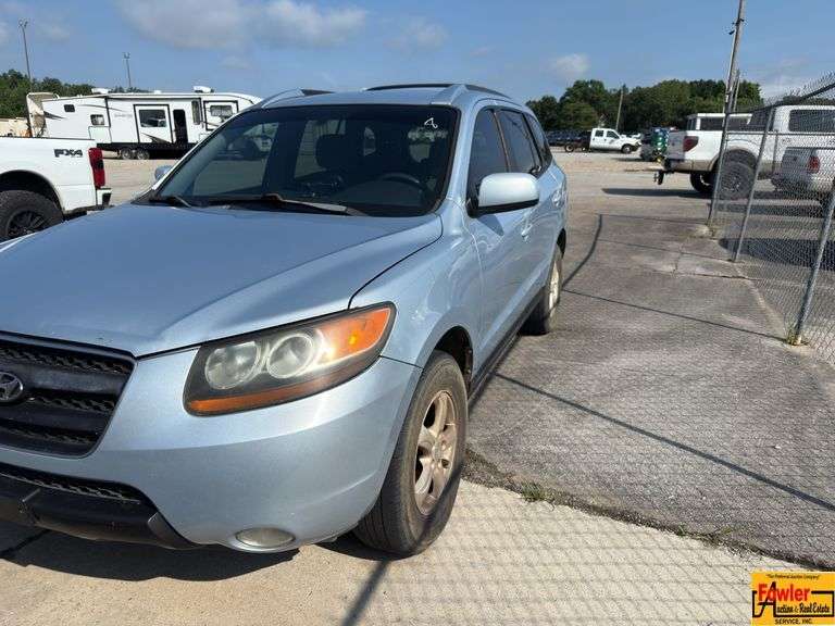 2007 Hyundai Santa Fe, runs good, good AC; 237,312 miles; VIN 5NMSG13D87H062118. See video. image
