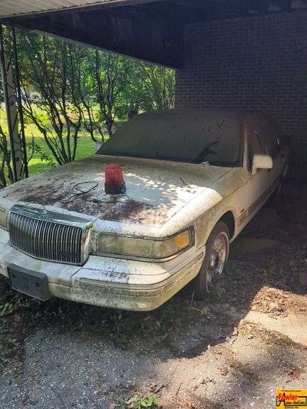 1996 Lincoln Town Car; VIN 1LNLM81W0TY715896; Selling For Parts Only.  No Title-BILL OF SALE ONLY.