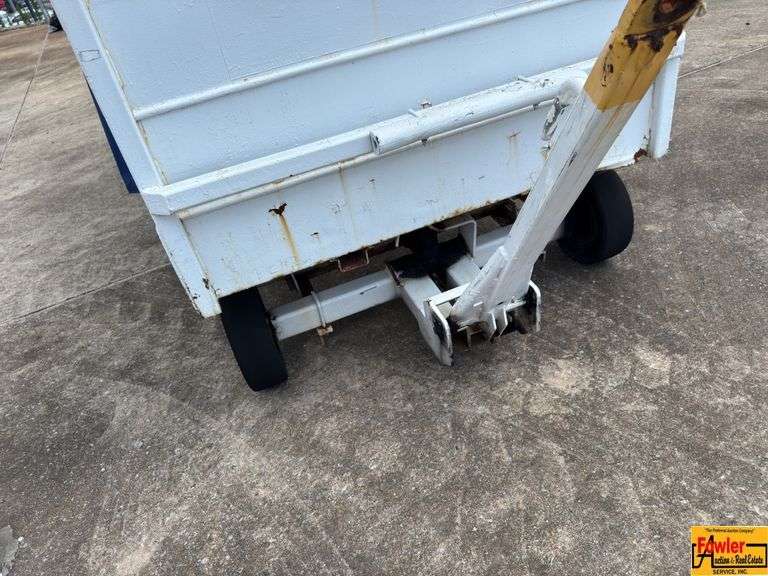 Airline Luggage Cart (view & pick up at Fowler Auction)
