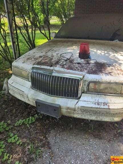 1996 Lincoln Town Car; VIN 1LNLM81W0TY715896; Selling For Parts Only.  No Title-BILL OF SALE ONLY.