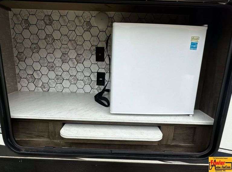 2020 Mallard M301 Camper.  Super clean.  Located at 7255 Highway 53 in Harvest, AL.  Call 601-513-7691 for more info.