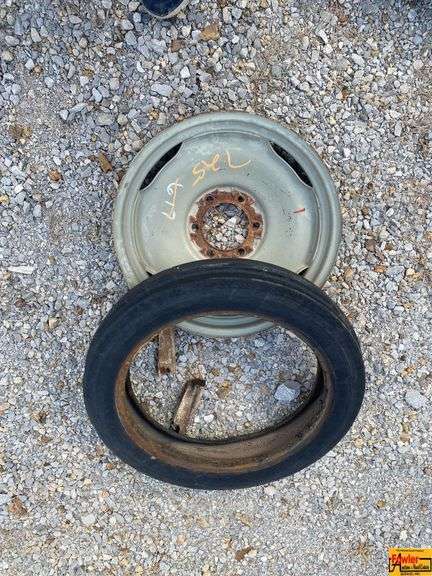 FRONT TRACTOR TIRE & RIM image