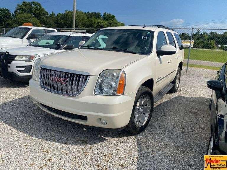 2013 GMC Yukon SLT; 292,100 Miles; VIN 1GKS2CE03DR324918.  See video.