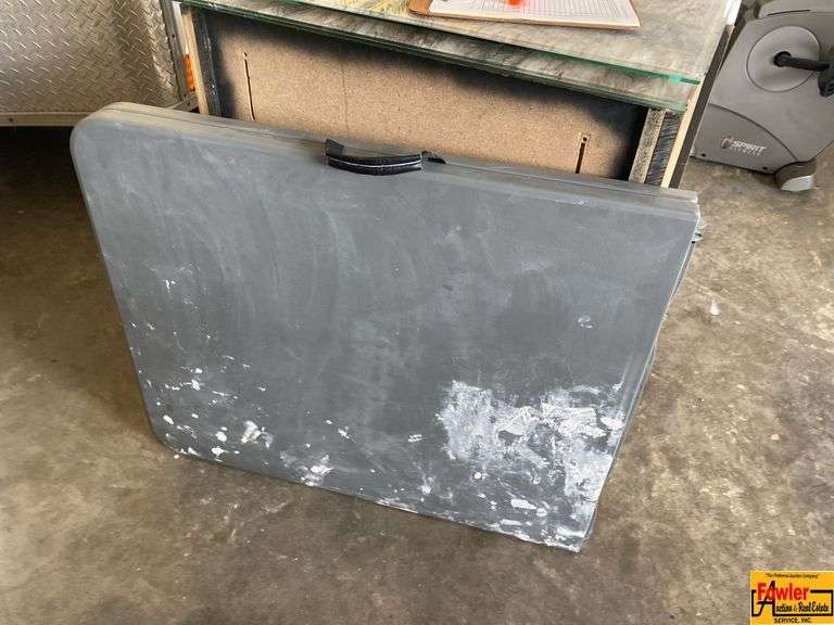 Fold-Up Table image