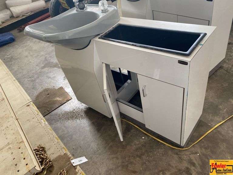 Salon Shampoo Station image