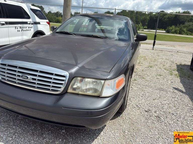 2005 Ford Crown Victoria; 54,637 Miles; VIN 2FAFP73W45X149380 (011725). See video. image