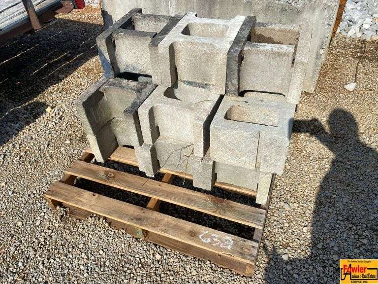 (1) Pallet Of Concrete Blocks image