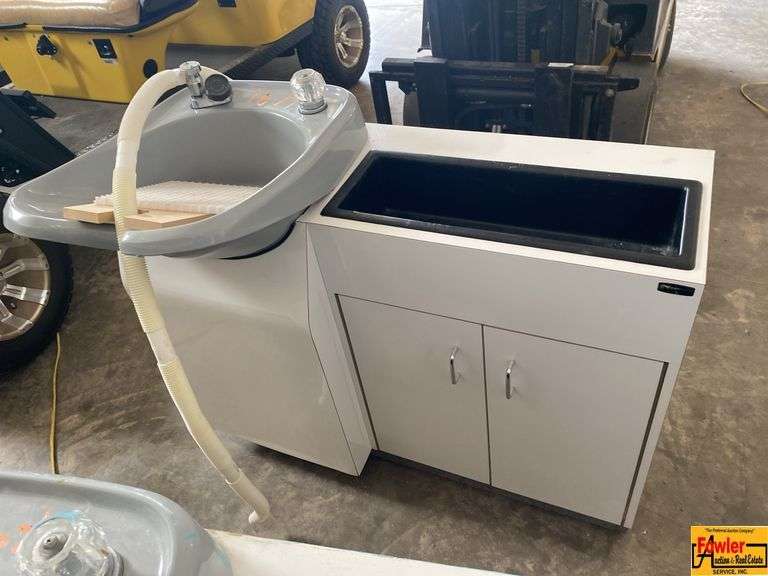 Salon Shampoo Station image
