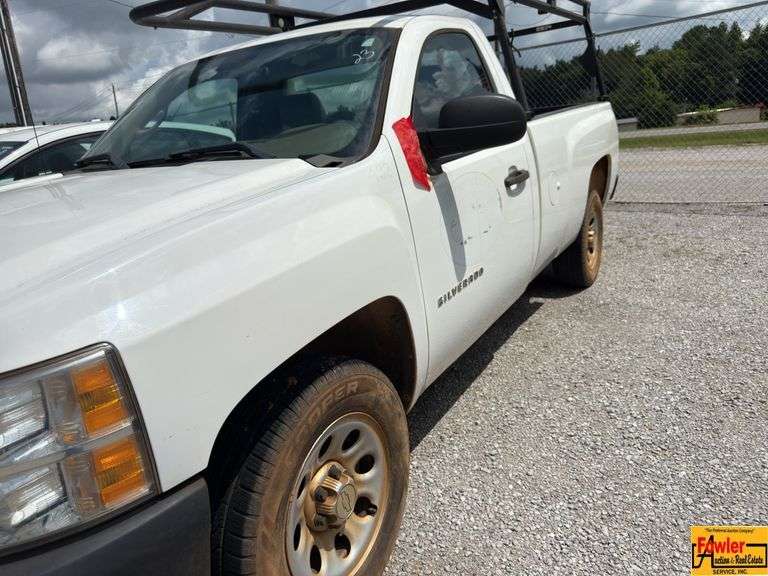 2013 Chevrolet Silverado Pick Up Truck; Has oil leak.  Miles unknown; VIN 1GCNCPEXXDZ149870.  See video.