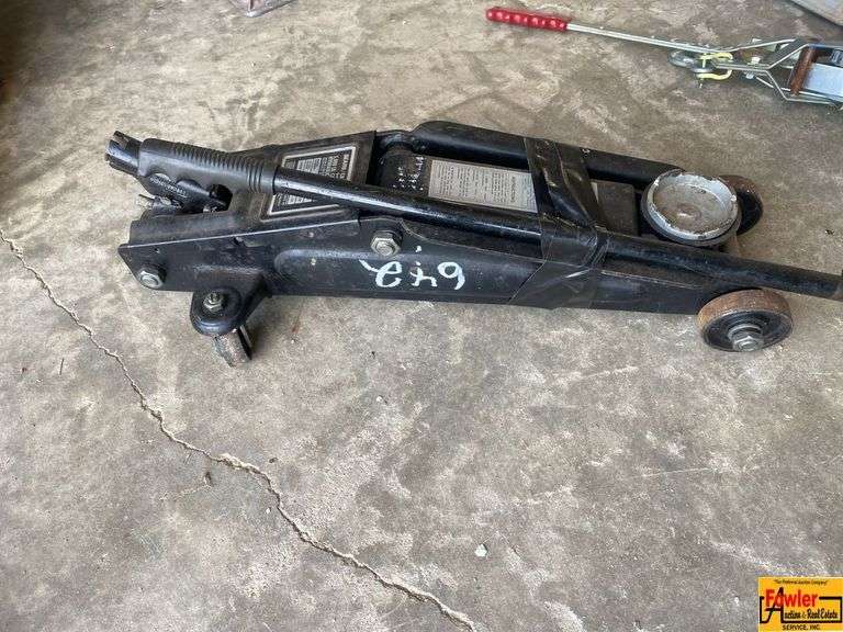 Hydraulic Floor Jack image
