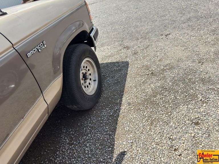 1989 Ford Bronco II XLT has blown head gasket & missing some parts; 164,099 Miles; VIN 1FMCU12T4KUC76672