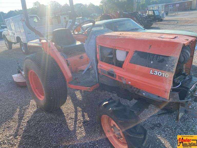 Kubota L3010 GST 4WH DR Tractor (finish mower in picture not included).  See video. image