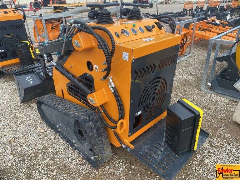 Land Hero HT380 Mini Skid Steer Loader image