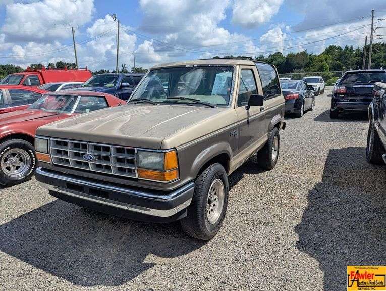 1989 Ford Bronco II XLT has blown head gasket & missing some parts; 164,099 Miles; VIN 1FMCU12T4KUC76672 image