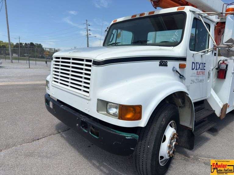 1998 International 4700 Bucket Truck; 316,595 Miles; VIN 1HTSCAAP2WH512180 (Watch video) image