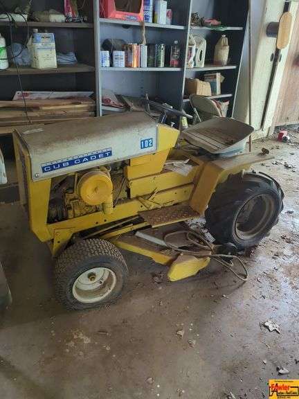 International Cub Cadet 102 Riding Lawn Mower image