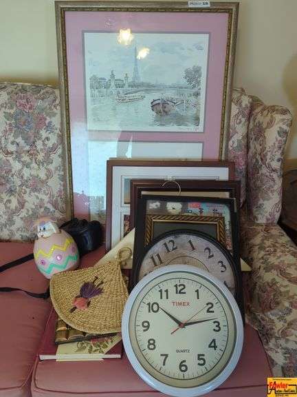 Miscellaneous Lot: Framed Prints, Clocks & Home Décor