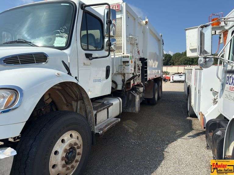 2016 Freightliner Garbage Truck; 57,481 Miles; VIN 1FVHCYCY5GHHP7576 (030582).  See video.