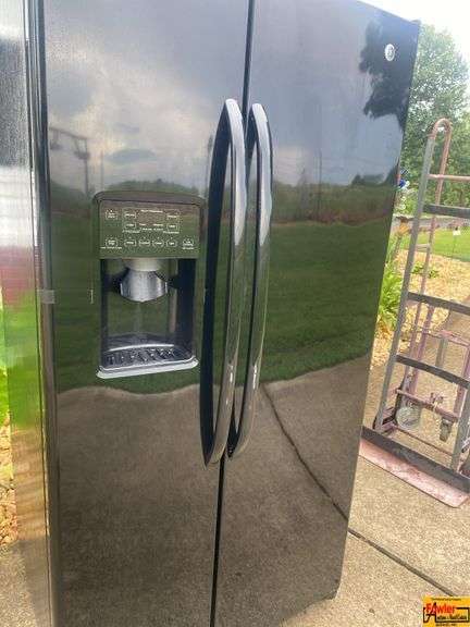 GE REFRIGERATOR/FREEZER image