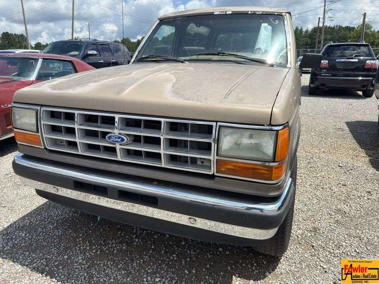 1989 Ford Bronco II XLT has blown head gasket & missing some parts; 164,099 Miles; VIN 1FMCU12T4KUC76672