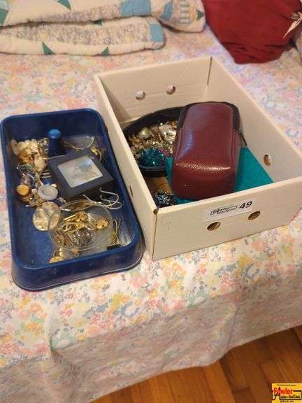 Box Of Assorted Jewelry & Accessories image
