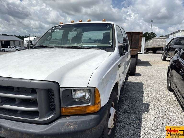 2001 Ford F-350; 179,374 Miles; VIN 1FDWW36F91EC91605 (021452). See video. image