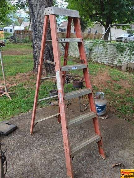 Step Ladder & Extension Ladder image