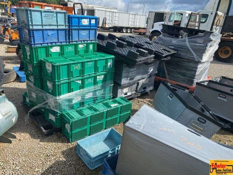 1 LOT OF TOTES image