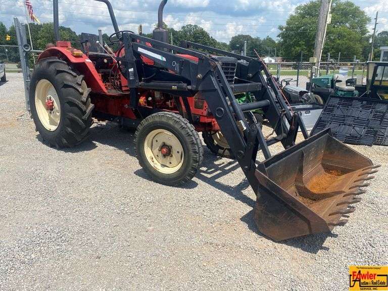 Belarus 530 Tractor, SN 830951 With Bucket With Teeth.  Has diesel leak and hydraulics run hot after long use.  See video. image