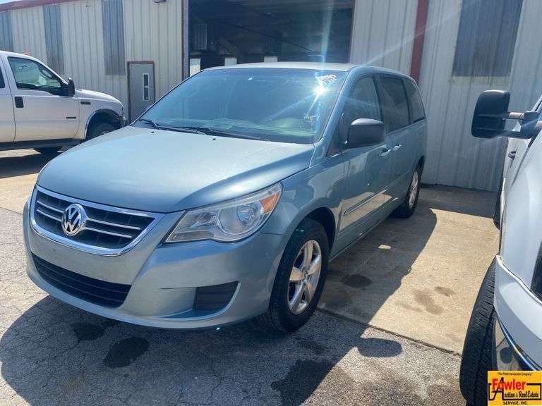 2010 Volkswagen Routan SE; 188,319 Miles; VIN 2V4RW3D10AR159205.  See video. image