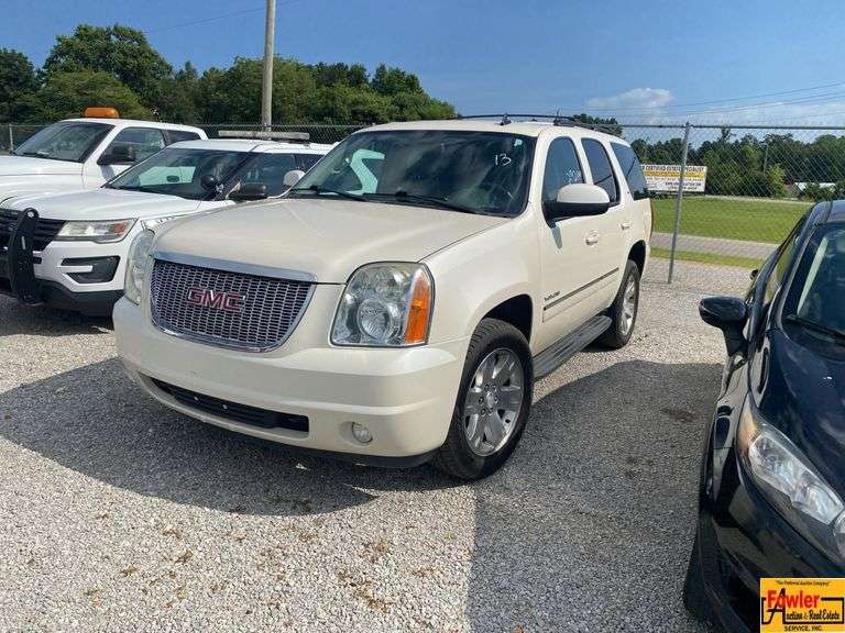 2013 GMC Yukon SLT; 24,918 Miles; VIN 1GKS2CE03DR324918. See video. image