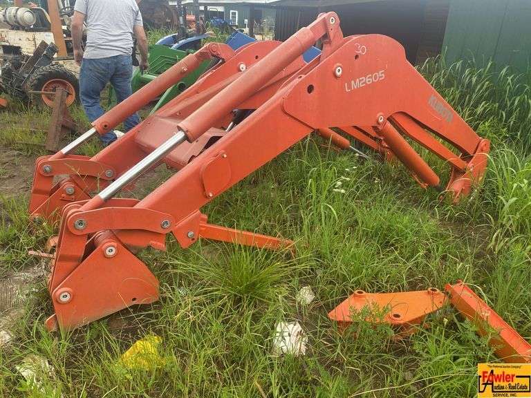 Kubota LM2605 Tractor Loader Attachment image