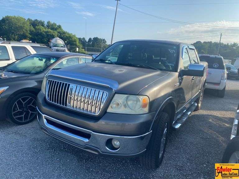 2006 Lincoln Mark LT Pick Up Truck, does not have reverse; 149,014 Miles; VIN 5LTPW18536FJ22552. See video. image